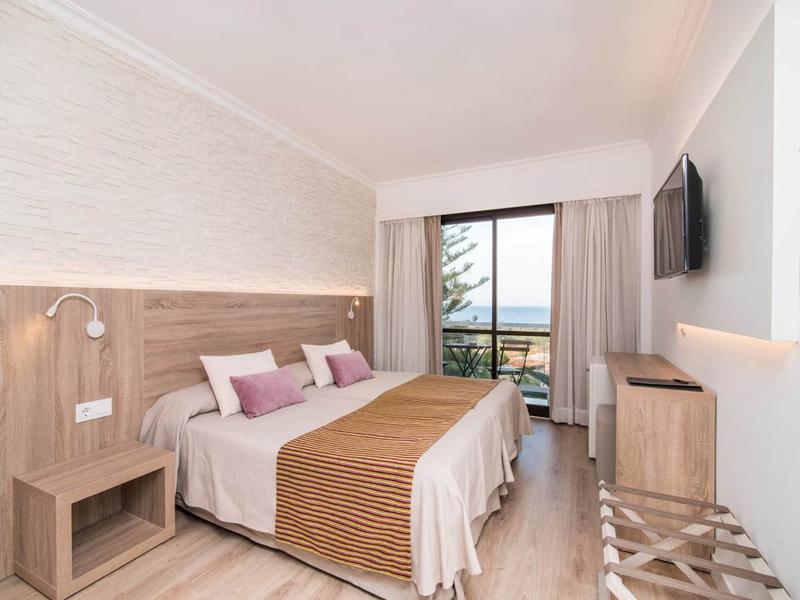Habitación Doble Terraza Hotel Na Taconera Font de Sa Cala Habitación Doble Terraza Hotel Na Taconera Font de Sa Cala